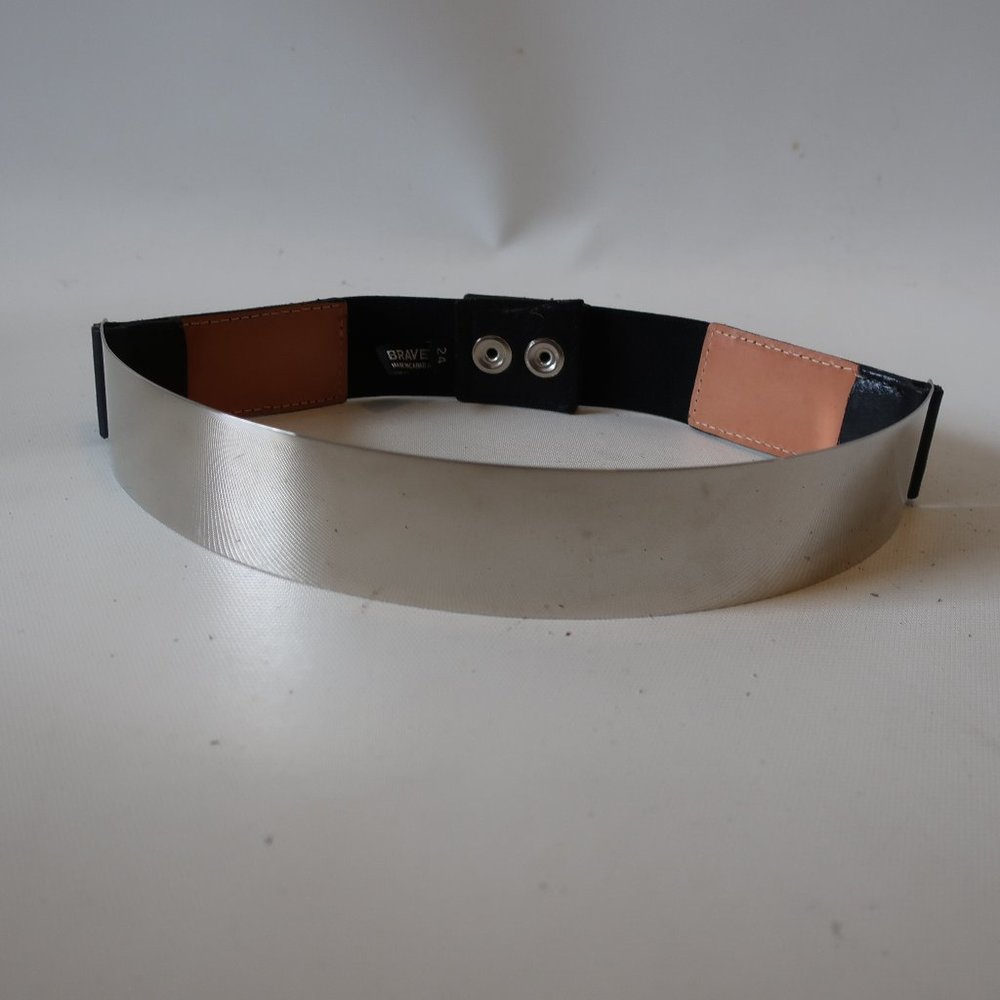 BRAVE SILVER-TONED BELT SZ 24 *